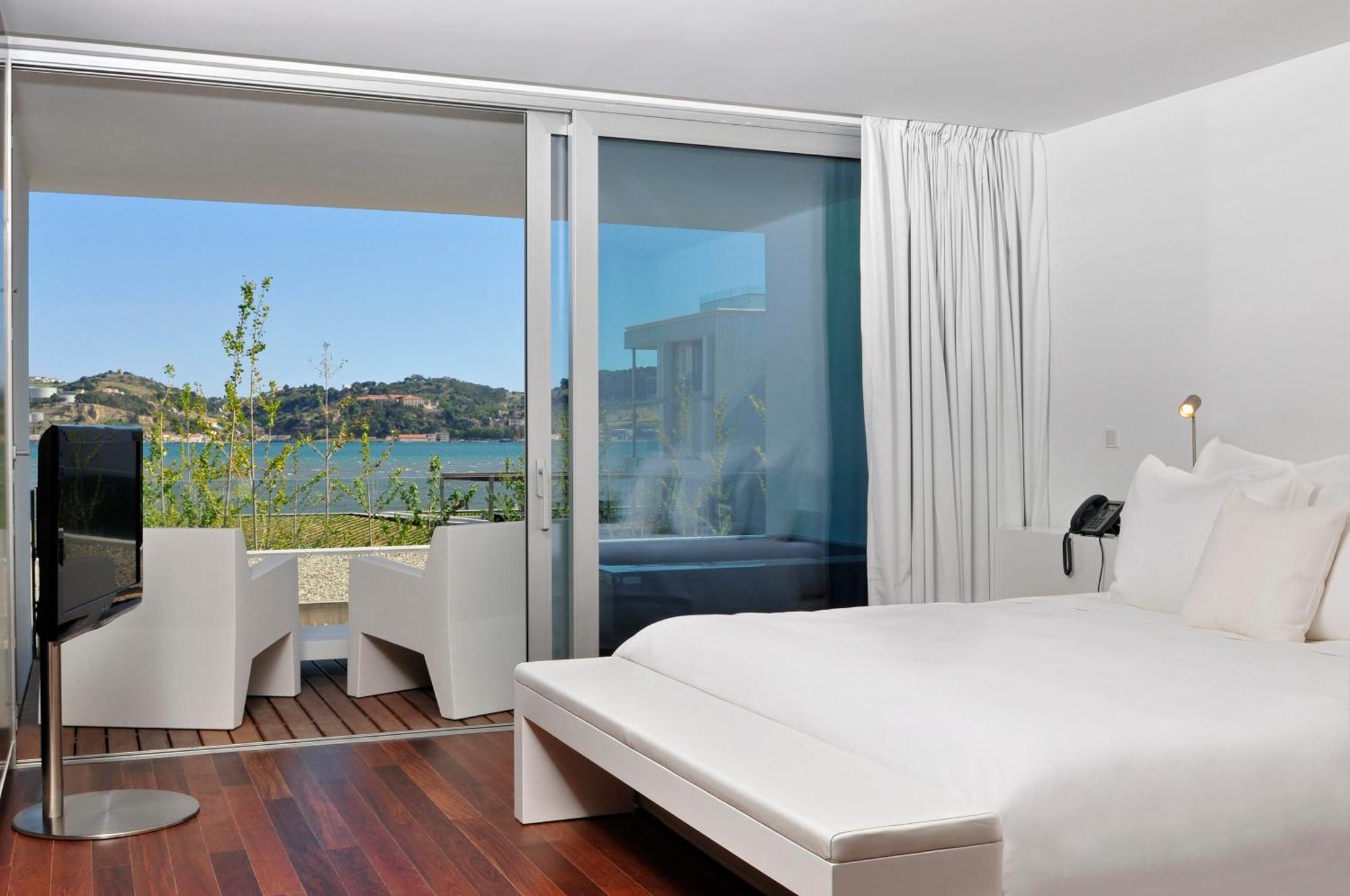Altis Belem Hotel & Spa, A Member Of Design Hotels Lisboa Szoba fotó A room at the Hotel du Lac